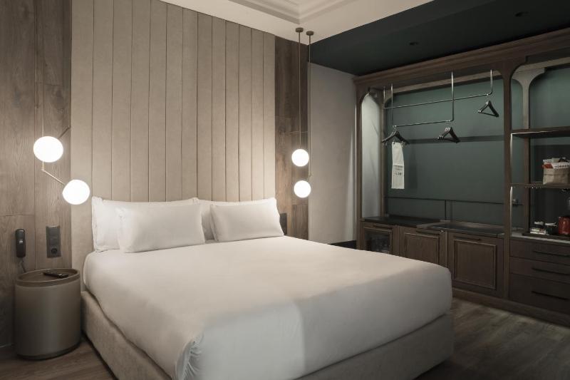 Quadruple Room (2 Adults + 2 Children) image 4