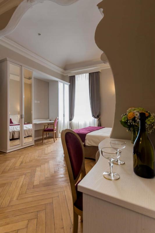 Deluxe Suite with Spa Access  image 2