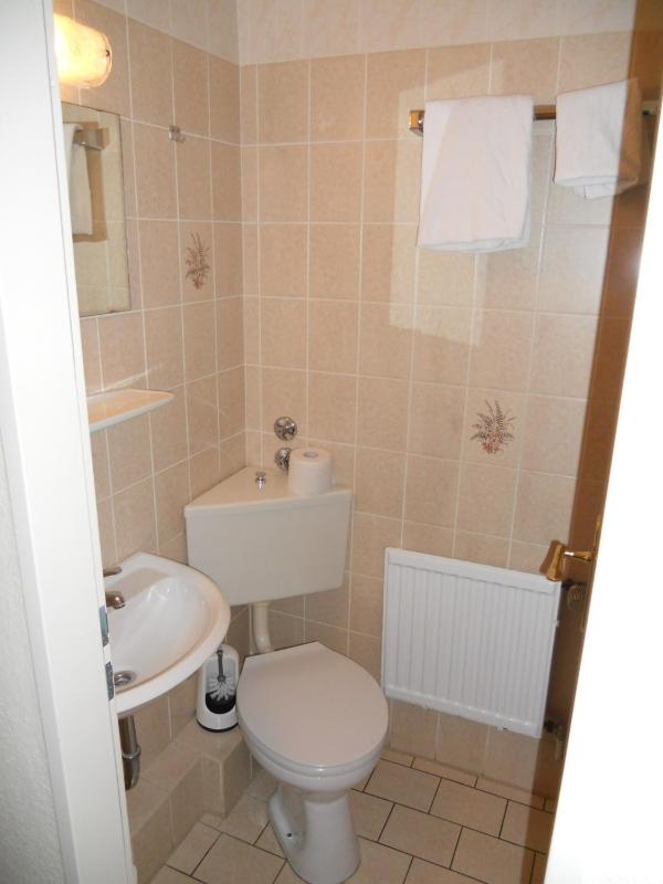 Single Room image 4