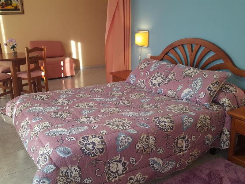 Double or Twin Room image 3