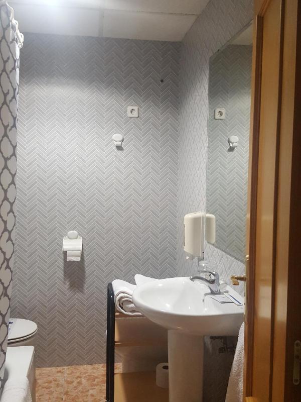 Double or Twin Room image 2