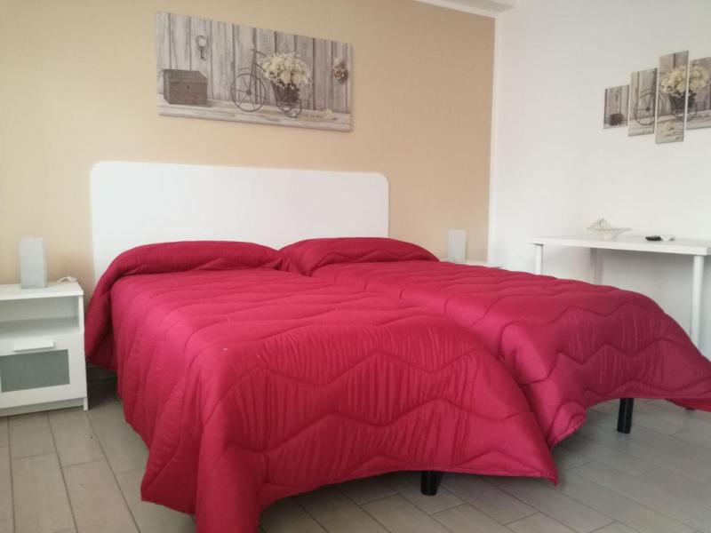Deluxe Twin Room image 4