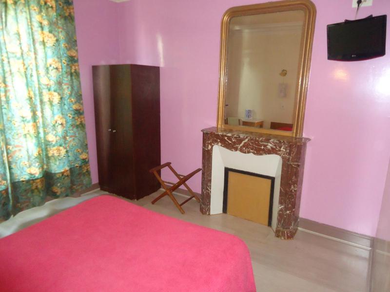 Double Room image 3