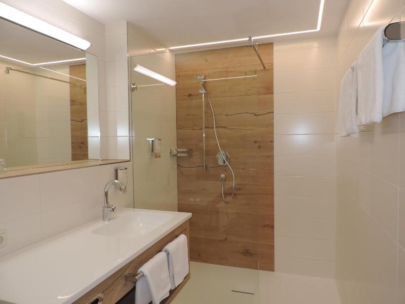 Deluxe Double Room image 3