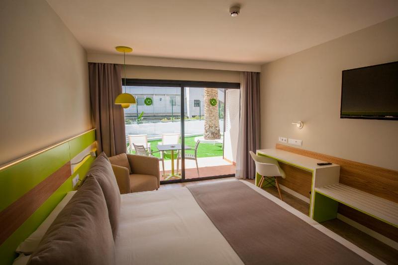 Double Room with Garden image 2