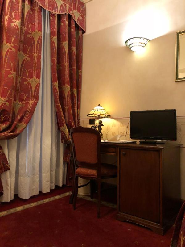 Deluxe Single Room image 4