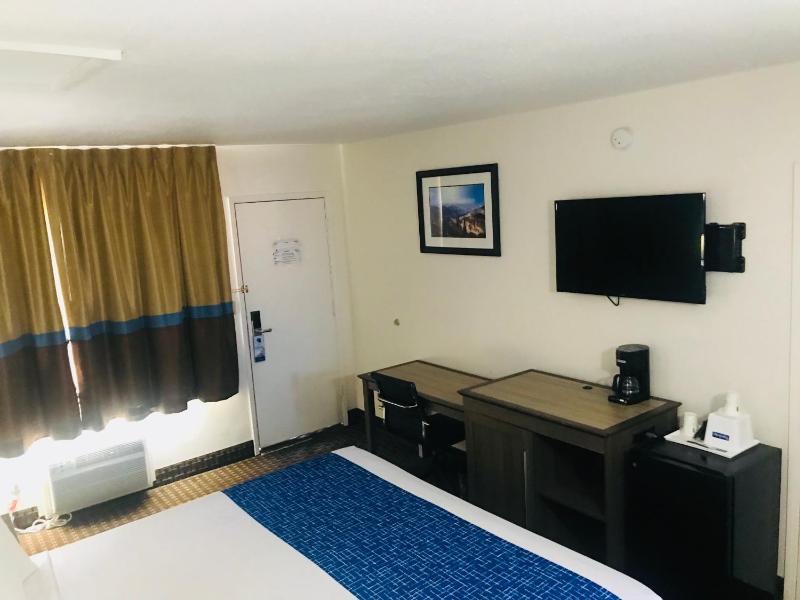 King Room- Non-Smoking image 1