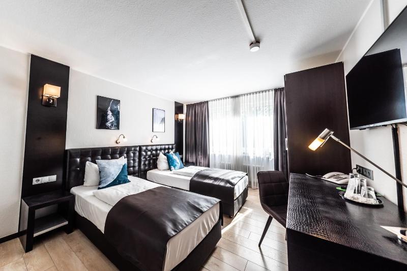 Twin Room image 2