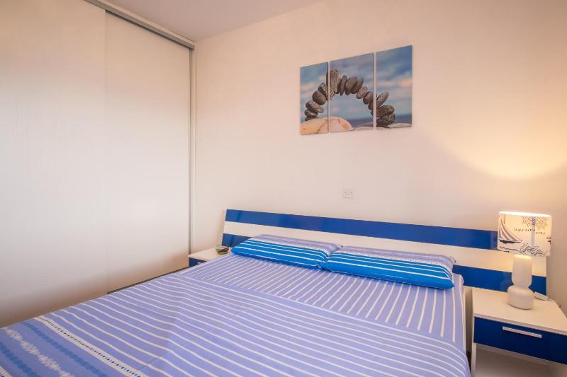 One Bedroom Apartment with Sea View image 3