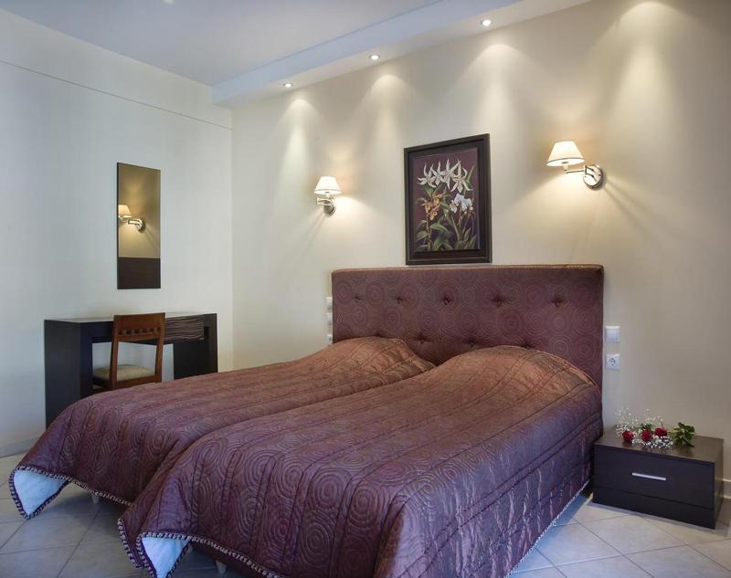Standard Twin Room image 2