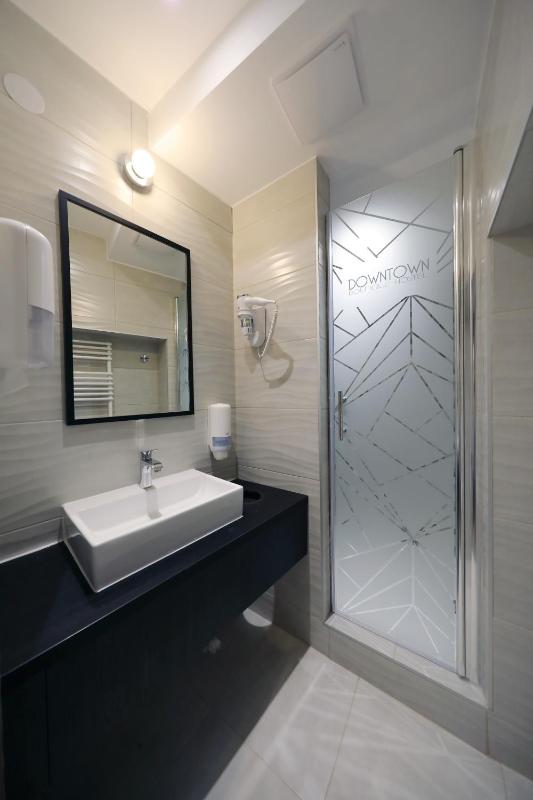 Bed in 8-Bed Mixed Dormitory Room with Private Bathroom image 4