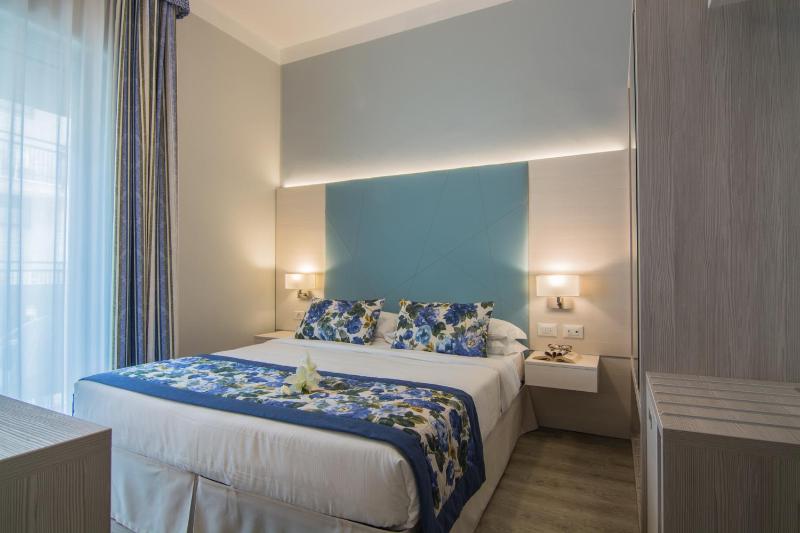 Standard Double Room image 4