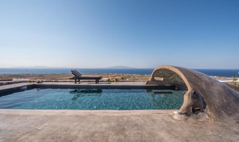 Three-Bedroom Villa with Private Pool & Sea View image 3