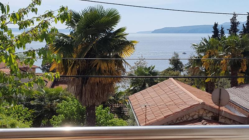 Deluxe Two-Bedroom Apartment with Sea View image 2