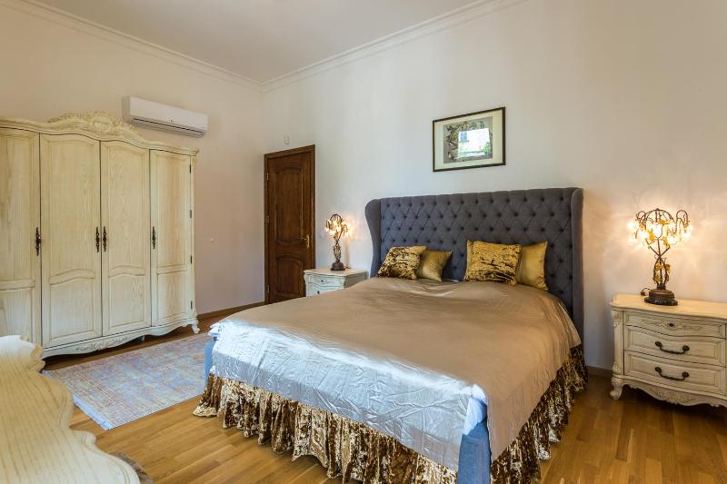 Deluxe Apartment image 2