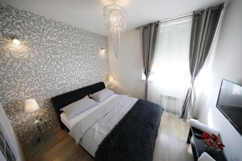 Comfort One-Bedroom Apartment image 2