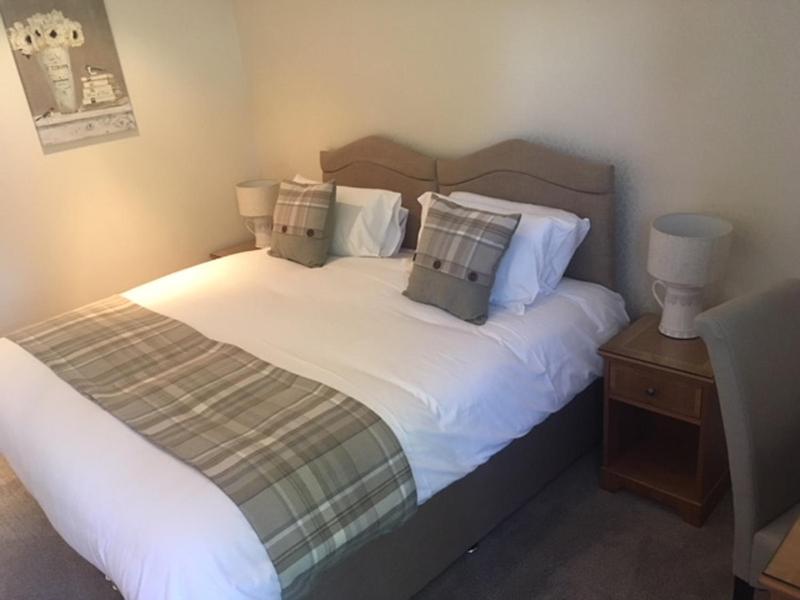 Double or Twin Room image 3