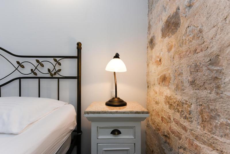 Double Room image 4