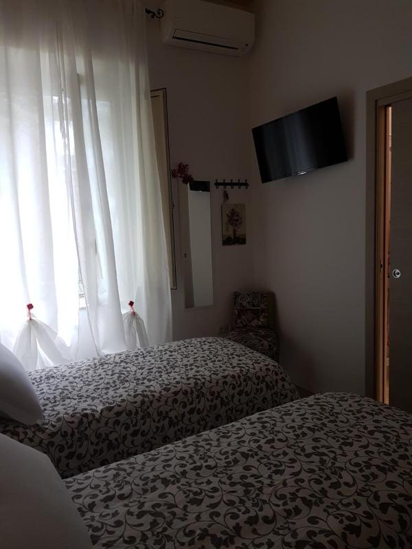 Double Room with Private Bathroom image 2
