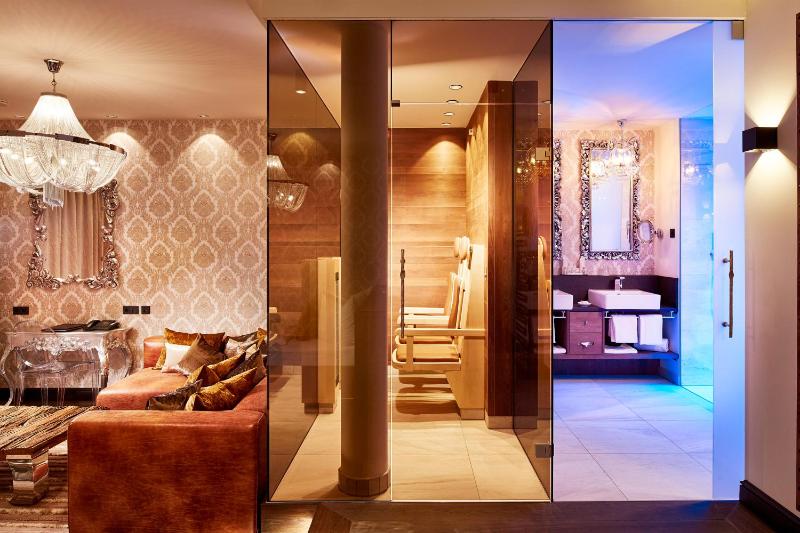 Superior  Suite Fabulous image 4