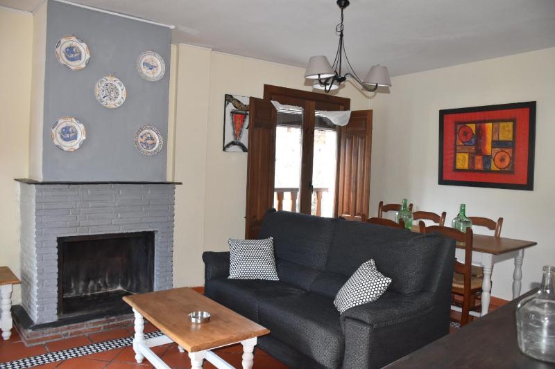 Three-Bedroom Apartment with Mountain View image 4