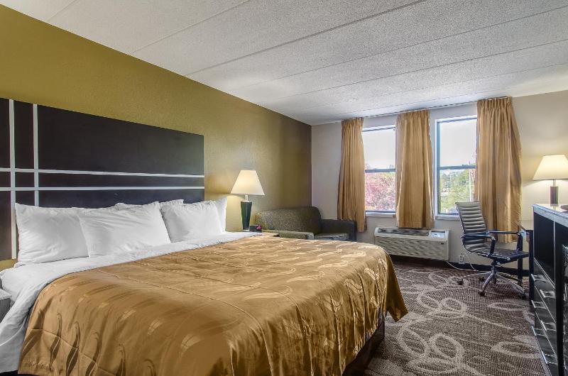 King Room - Non-Smoking image 2