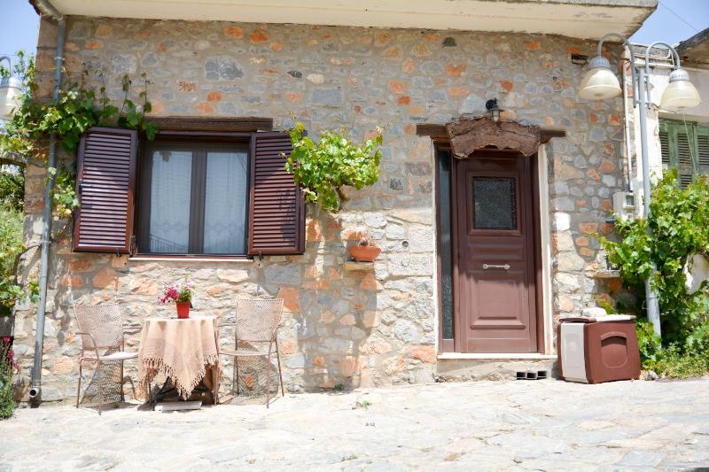 Studio Apartment image 2