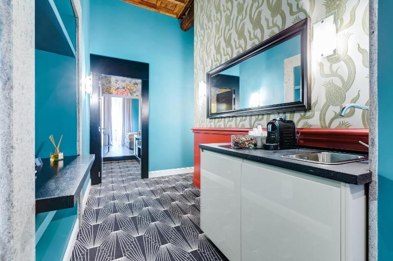 Superior Suite with Spa Bath image 4