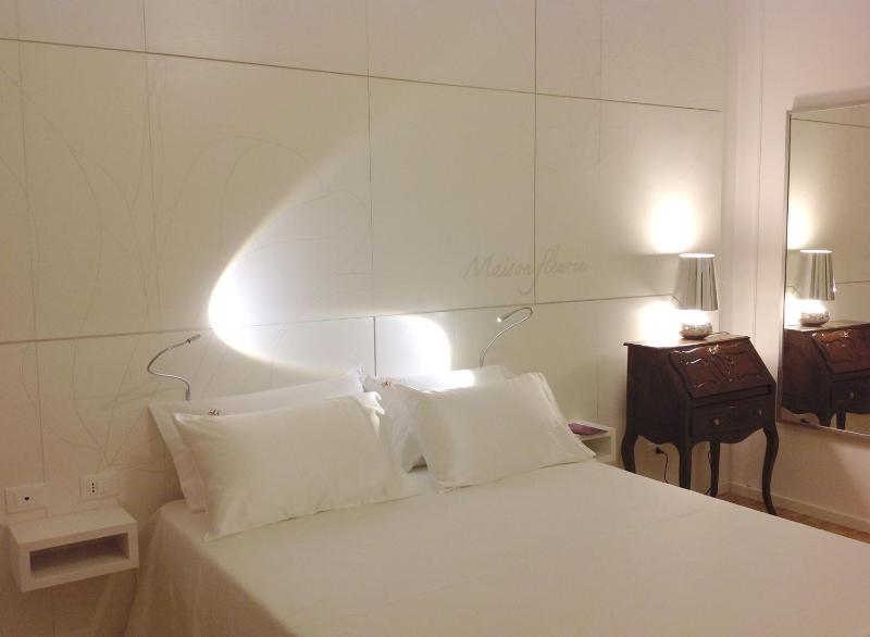 Economy Double Room image 4