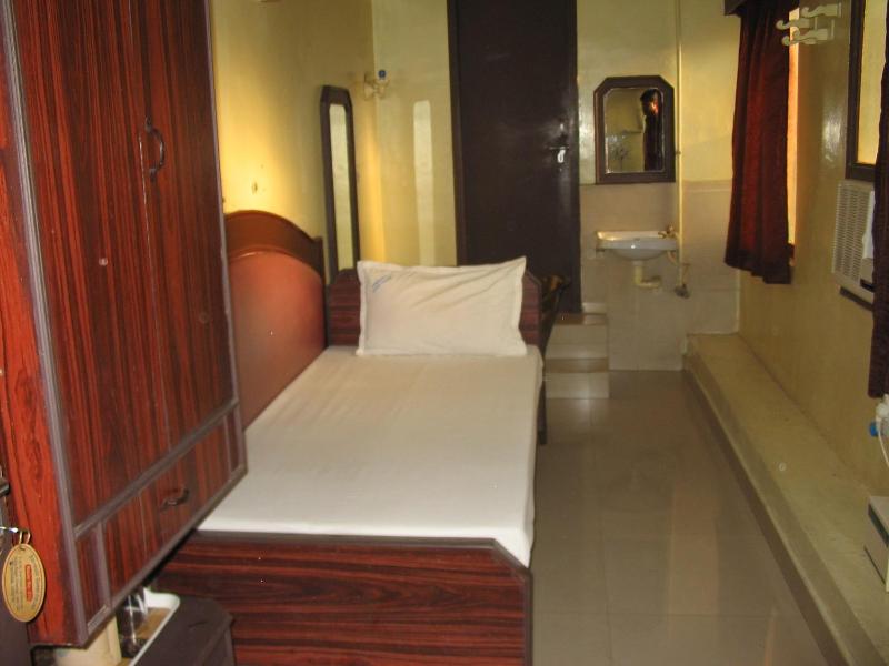 Single Room with Fan image 1
