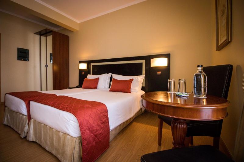 Double or Twin Room image 4