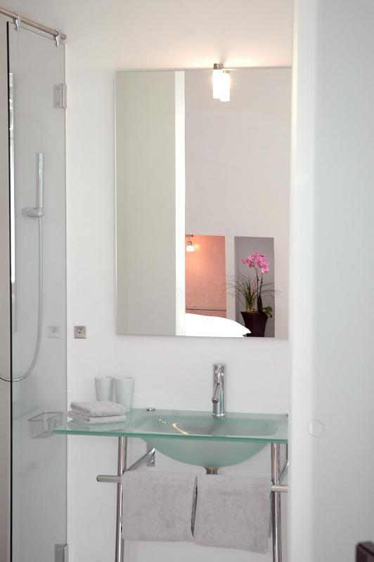 Deluxe Double Room image 3