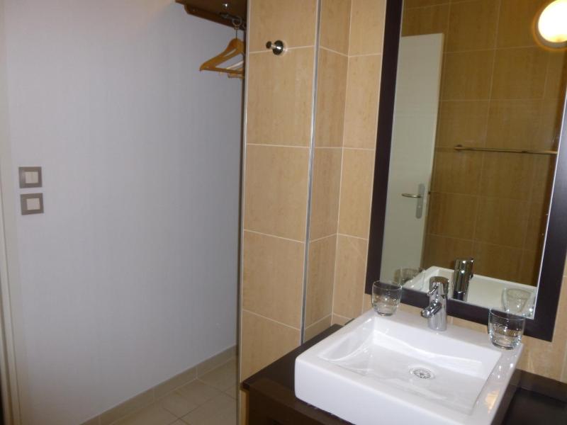 Classic Double Room image 3