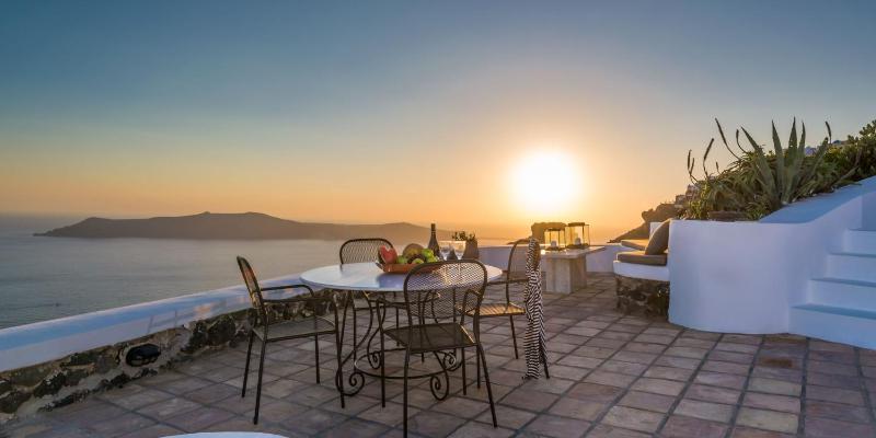 Belvedere Suite with Plunge Pool and Caldera View image 3