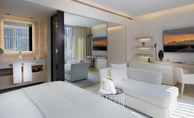 Deluxe Room (1 or 2 people) image 1