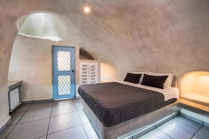 Superior Traditional Cave Double Room image 3