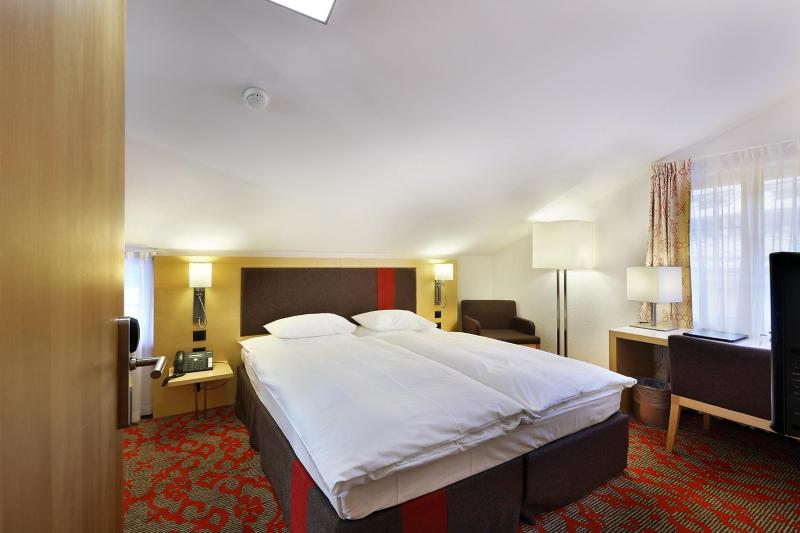 Standard Double Room image 2