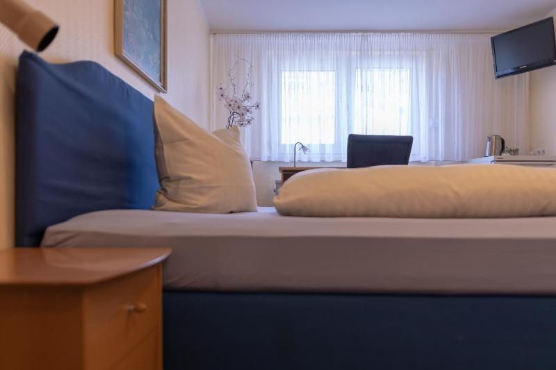 Standard Single Room image 4