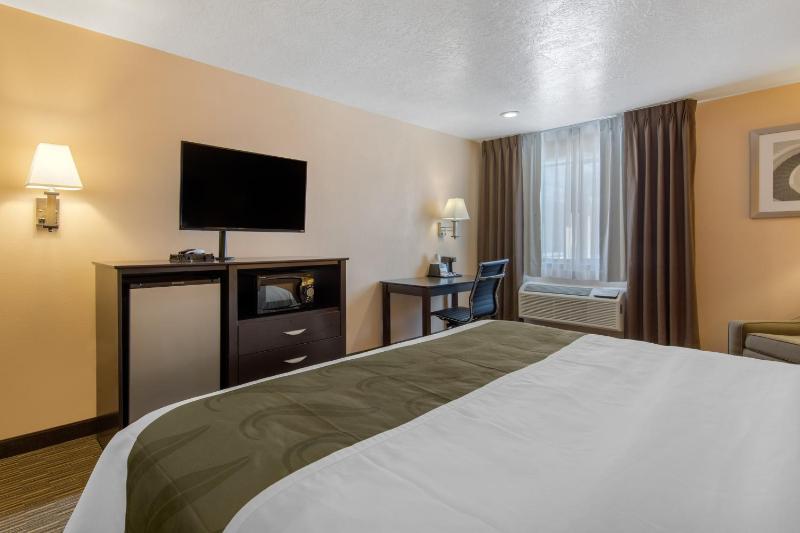 King Room - Non-Smoking image 3