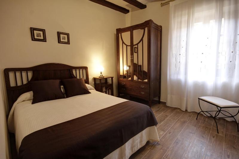 Three-Bedroom Townhouse image 4