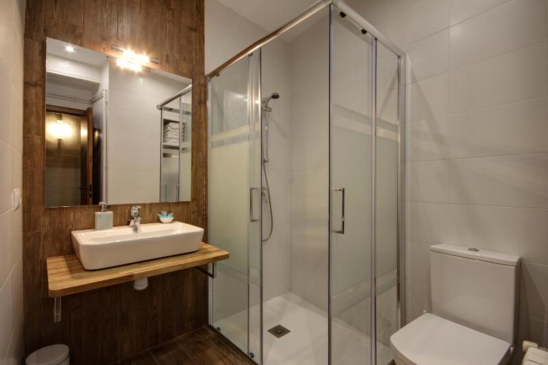 Three-Bedroom Townhouse image 3