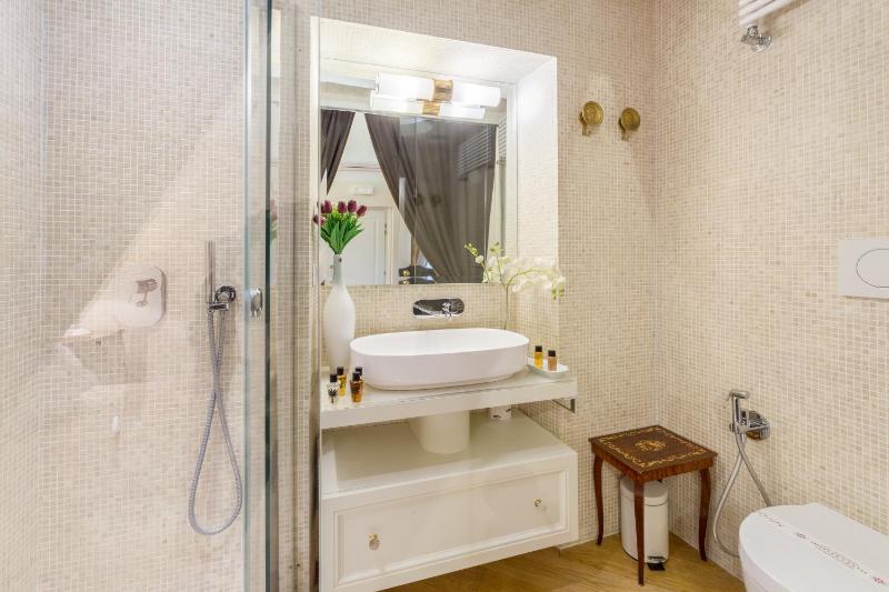 Standard Queen Room image 2