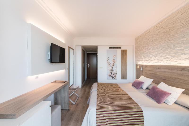 Standard Double Room image 2