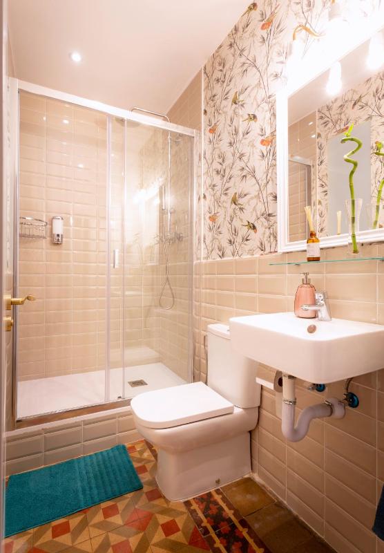 Double Room with Private Bathroom image 4