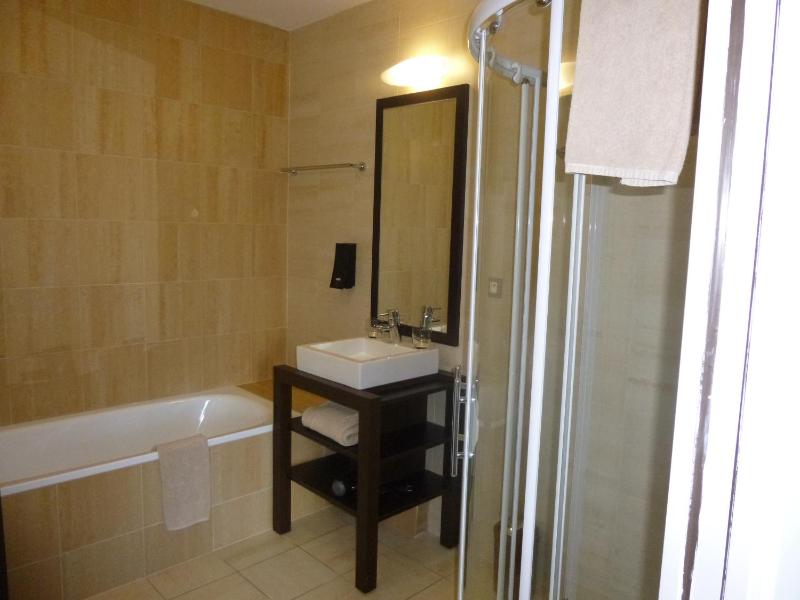Suite with Canal and Garden View image 3