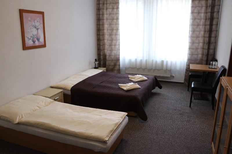 Triple Room with Private Bathroom image 2