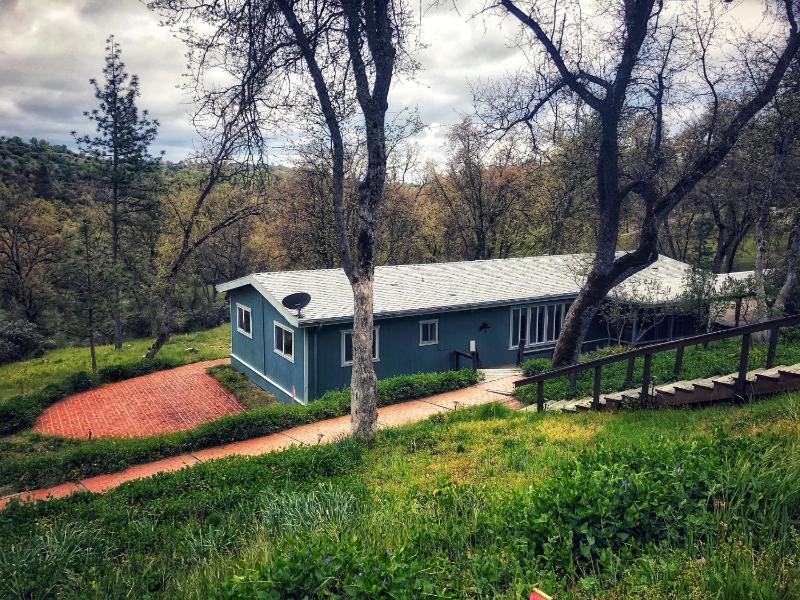 Three-Bedroom House image 1