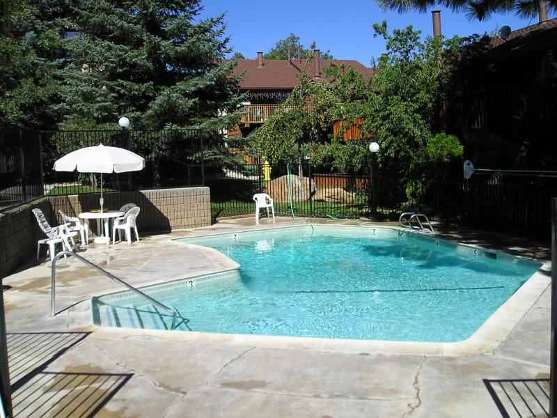 Three-Bedroom Townhouse image 3