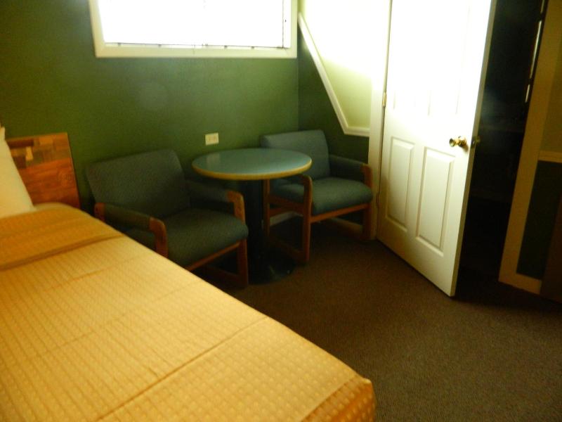 Standard Quadruple Room image 2
