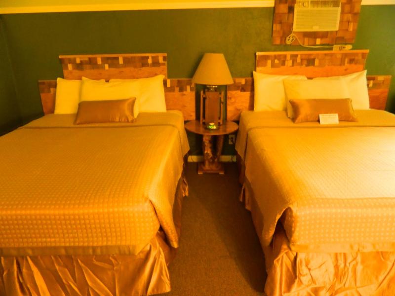 Standard Quadruple Room image 4